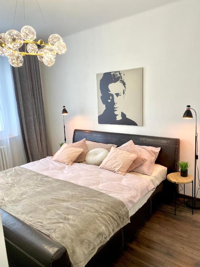 ברטיסלאבה James Dean Apartment - Next To Nivy Bus Station & Mall מראה חיצוני תמונה