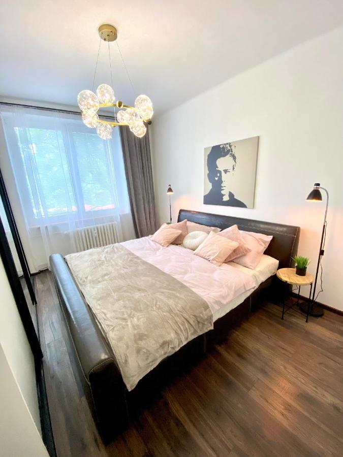 ברטיסלאבה James Dean Apartment - Next To Nivy Bus Station & Mall מראה חיצוני תמונה