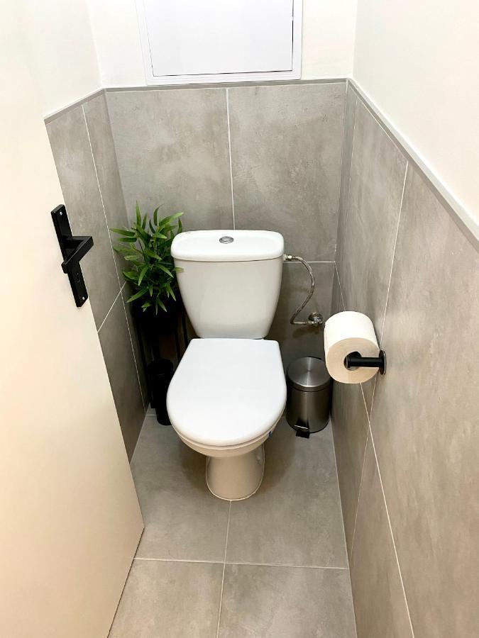 ברטיסלאבה James Dean Apartment - Next To Nivy Bus Station & Mall מראה חיצוני תמונה
