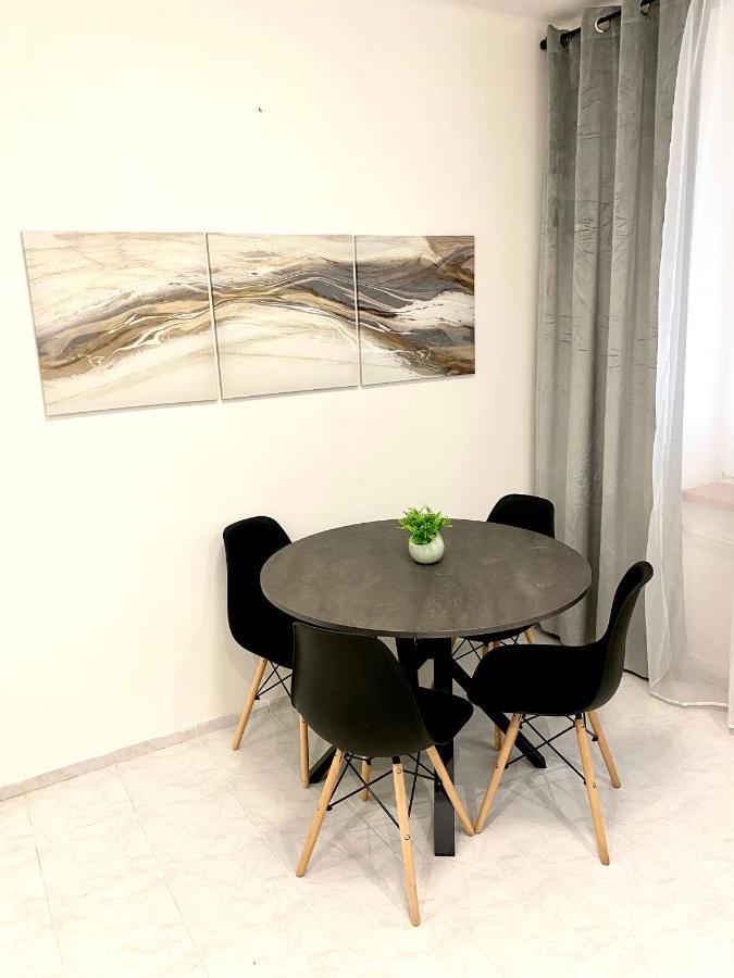 ברטיסלאבה James Dean Apartment - Next To Nivy Bus Station & Mall מראה חיצוני תמונה