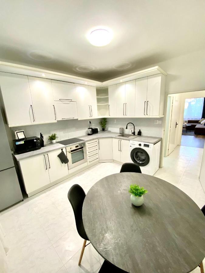 ברטיסלאבה James Dean Apartment - Next To Nivy Bus Station & Mall מראה חיצוני תמונה