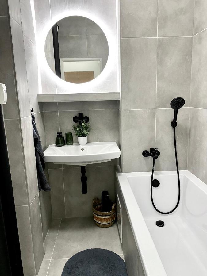 ברטיסלאבה James Dean Apartment - Next To Nivy Bus Station & Mall מראה חיצוני תמונה